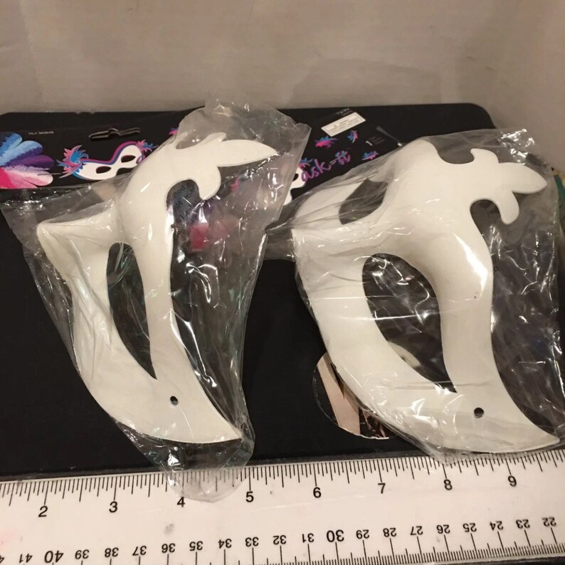 It Set2 Blank Masks Ready to Decorate Mask