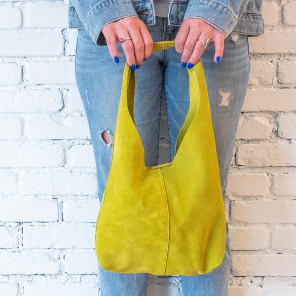 Ręcznie wykonana torba typu hobo z marokańskiej zamszowej skóry: ręcznie robiona torebka skórzana w stylu boho chic dla kobiet, prezent boho dla niej