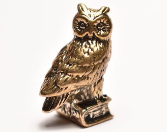 5.5/" Magic Wand Snowy Owl on Book Stack Statue Magick Bird Bronze Color