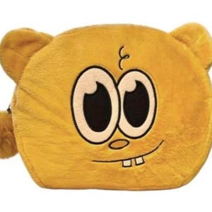 Op de afbeelding: Een geel pluche etui in de vorm van een cartoonhoofd met twee ronde oren, grote wit met zwarte geborduurde ogen, een kleine neus en twee zichtbare tanden. Het etui heeft een zachte, pluizige textuur en een bijpassende gele pompon rits.