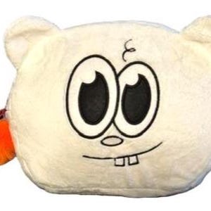 Op de afbeelding: Een wit pluche tasje in de vorm van een cartoon-dierenkop met grote zwart-witte geborduurde ogen, een kleine neus en twee zichtbare voortanden. Het tasje heeft een zachte, pluizige textuur en een feloranje pompon aan de ritssluiting.