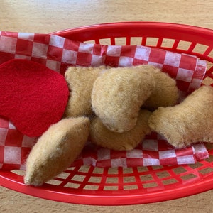 Chicken Nuggets in Red Basket w/liner