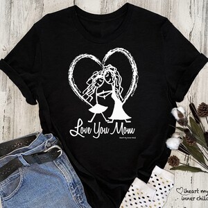 Love You Mom Unisex t-shirt / Mothers Day Gift / Mother and Daughter Shirt / Love Heart Tee / Moms Day Present / I luv you mom gift