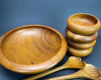 Set di insalatiere in legno di teak moderno della metà del secolo con utensili vintage