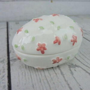 Vintage Eiförmige strukturierte Blumen Trinket Box Made in Philippinen 3,25 &quot;Schmuck Ostern