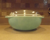 Vintage Pyrex 024 Round 2 Quart Casserole with lid - Turquoise Robins 39 s Egg