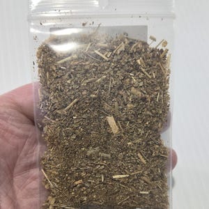 The back view of a 7g bag of Lady's Mantle from In Spyrit Metaphysical, providing a clear look at the dried, cut, and sifted botanical texture. InSpyritMetaphysical.