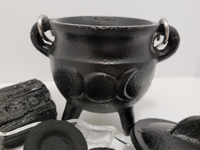 Cauldron Triple Moon,Metaphysical store,Alter tool,Cast Iron,Metaphysical shop,Wicca shop,Wiccan shop,Metaphysical shop,conjure,conjure 