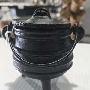Black Cast Iron Cauldron with Ribbed Detail & Matching Lid, Wiccan Altar Tool and Smudge Pot for Spells - InSpryitMetaphysical