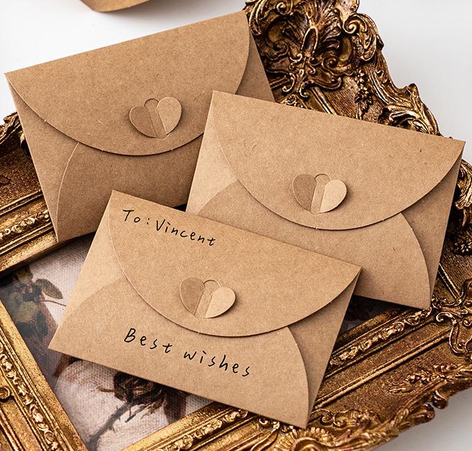 Set 15 Mini Buste Carta Kraft Con Chiusura A Cuore E Dettagli Oro – Biglietti Inclusi 9x5 Cm, Per Inviti, San Valentino E Progetti DIY