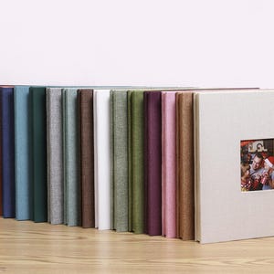 Album fotografico commemorativo fatto a mano in tessuto da 16 colori. Album fotografico fai da te laminato di grandi dimensioni. Album fotografico con finestra, regalo creativo. Regalo di Natale.