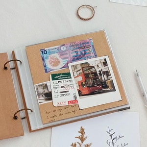 Álbum de recuerdos con fotos hecho a mano. Álbum de recortes. Álbum de bebé. Álbum de fotos hecho a mano. Libro de visitas de boda. Álbum de fotos de viaje de bolsillo. Scrapbooking hecho a mano.