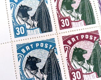Peut inclure: Feuille de timbres-poste avec une illustration de chauve-souris. Chaque timbre porte l'inscription "BAT POST" et le chiffre "30". Les timbres sont de couleur bleue, verte et bordeaux.