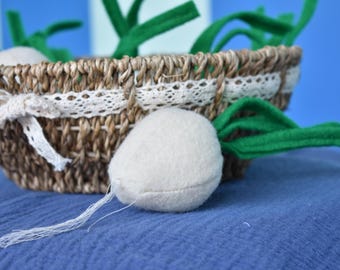 3 Felt Onions