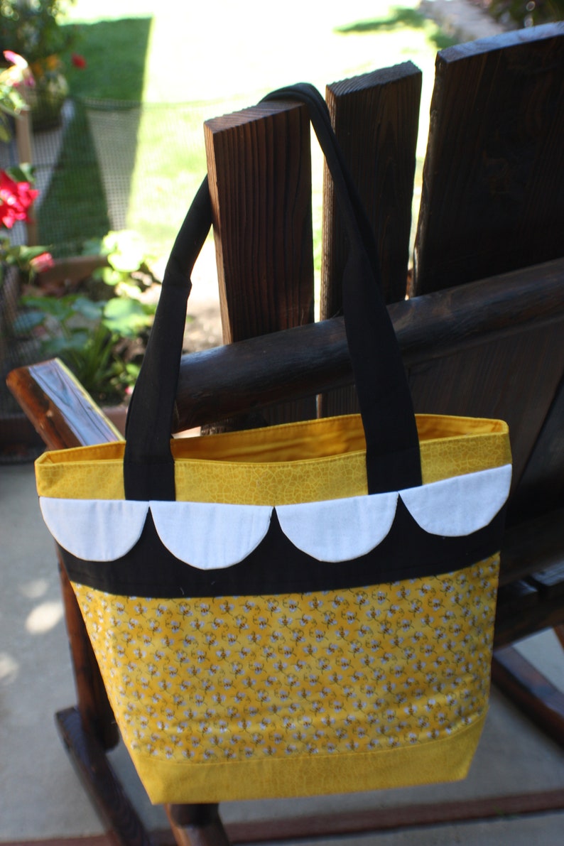 Busy Bee 6 pocket Tote