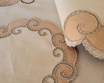 Zestaw 8 okrągłych podkładek pod talerze Vintage Marghab „Open Scroll”