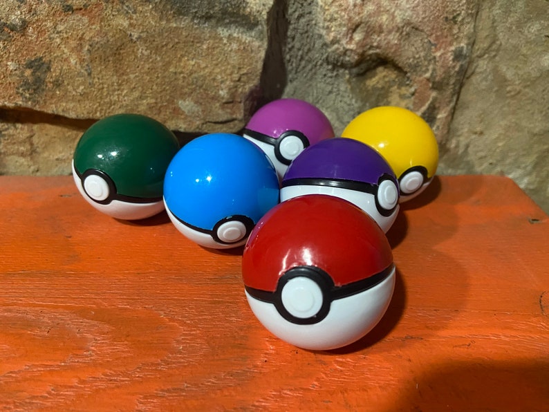 6 Mini Pokeballs with 6 Micro Pok\u00e9mon Figures