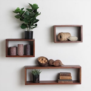 Vintage wall shelf in various sizes made of reclaimed wood from the Factory collection image 1