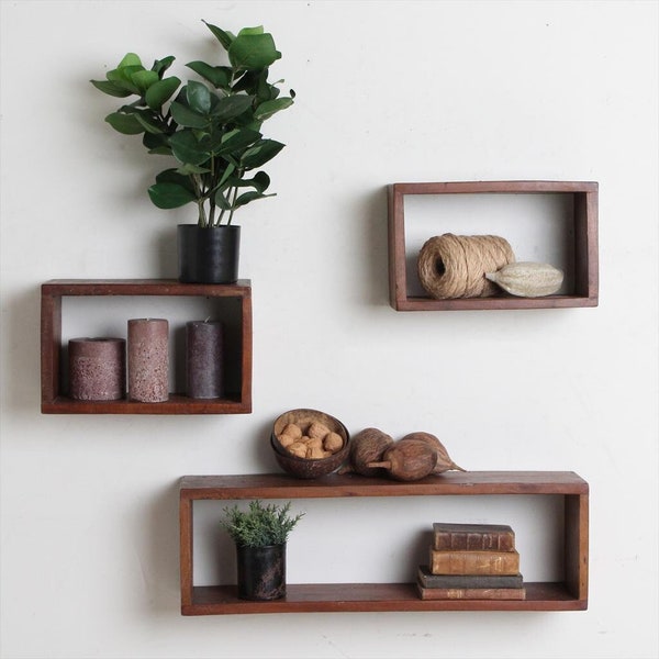 Vintage wall shelf in various sizes made of reclaimed wood from the Factory collection