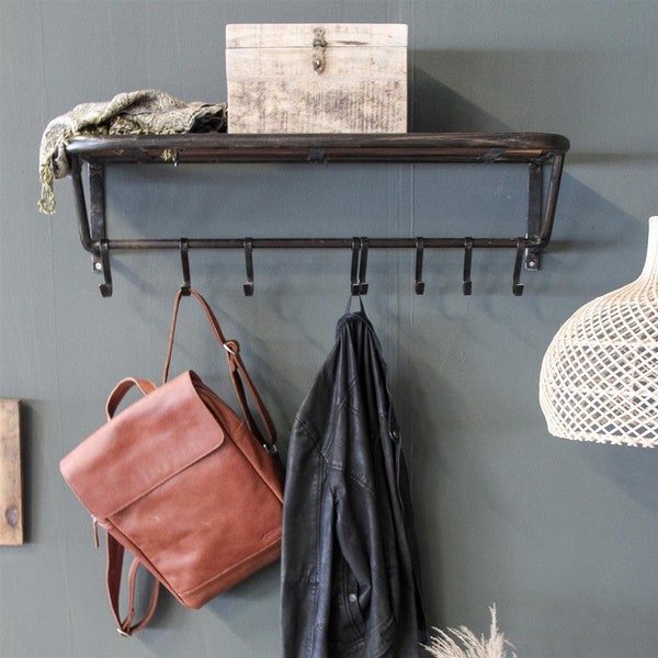 Schwarze Wandgarderobe aus Metall, Industrial Loft Style Kleiderhaken, Hutablage aus Altholz