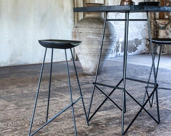 Tabouret de bar Industrial Loft Style en teck, bois vintage, déchets de bois et ferraille, chaise de bar faite à la main