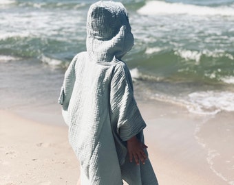 100% organic Oeko-Tex and Gots certificated muslin kids poncho, Kids batch, beach towel. Ein musselin baumwolle Poncho-Handtuch für Kinder