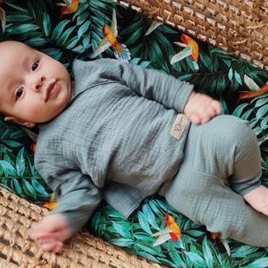 100% organic Oeko-Tex cotton muslin pastel set.Baby muslin leggings and jacket.Muslin suit. Newborn baby suit.Baby shower gift. Sleepingsuit