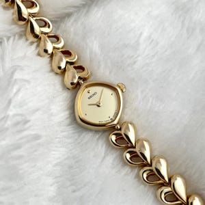 Vintage Seiko Dainty Gold Ladies Watch Cusion Case with Heart Bracelet 1E20 5280