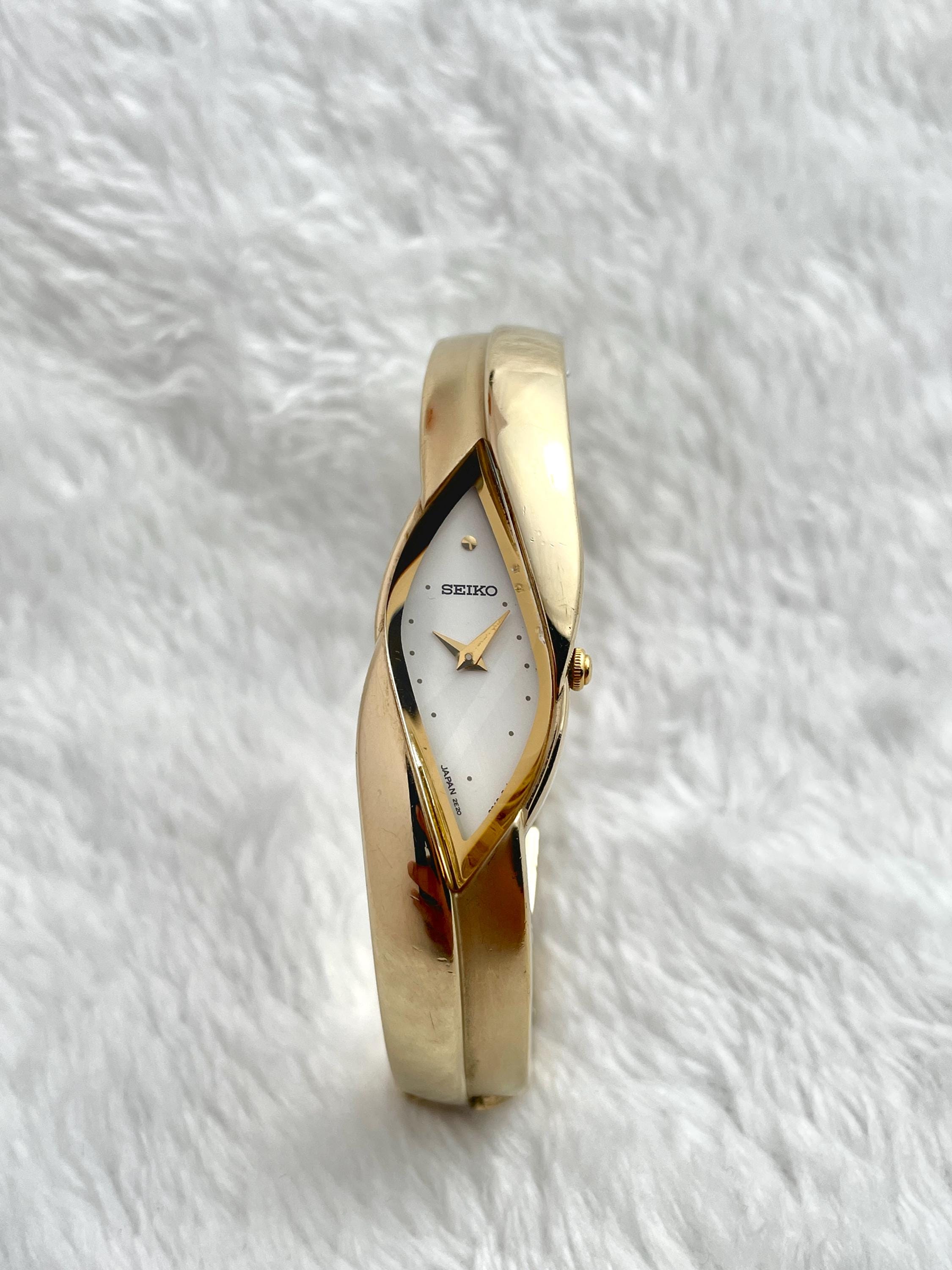 Rare Vintage Seiko Leaf Shape 2E20-753A 90s Gold Tone Gold Women
