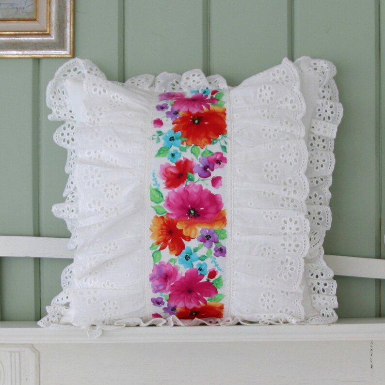 Shabby Chic White Lace Decorative Pillow Sofa Cushion with Cotton Lace. Luxury Pillow in Boho style