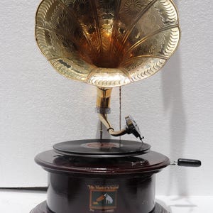 Elegant Antique Gramophone with Decorative Horn - Vintage Phonograph - Classic Record Player - Timeless Home Decor -Collectible Music Device