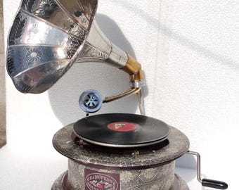 バレンタインデーギフト、ポータブルHMV 101蓄音機、スーツケース型