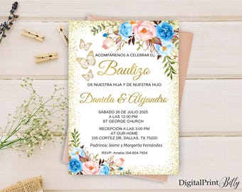 Puede incluir: Un fondo de brillantina dorada con detalles florales y mariposas. El texto dice "Acompañenos a celebrar el Bautizo de nuestra hija y de nuestra hijo Daniela & Alejandro" seguido de la fecha, hora y lugar del evento.