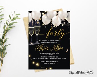 Puede incluir: Una invitación de cumpleaños negra y dorada con una fuente de letra dorada en cursiva que dice "cuarenta". La invitación presenta globos blancos, confeti dorado y dos copas de champán. El texto de la invitación dice: "Por favor, únase a nosotros para celebrar el 40º cumpleaños de Olivia Nelson. Sábado, 21 de agosto de 2021 a las 6:00 PM. La residencia Nelson, 7962 Chestnut Street, Miami, Florida 33109. RSVP: 978-978-3456 antes del 20 de julio. Vístete para impresionar."