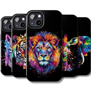 Könnte beinhalten: Ein Set aus fünf Handyhüllen mit bunten, abstrakten Tierillustrationen auf schwarzem Hintergrund. Die Tiere sind ein Löwe, ein Tiger, ein Zebra, eine Giraffe und ein Elefant.