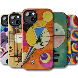 Puede incluir: Cuatro fundas para iPhone diferentes con diseños geométricos abstractos en tonos de amarillo, azul, rojo y negro. Las fundas presentan una variedad de formas y patrones, incluyendo círculos, cuadrados y líneas.