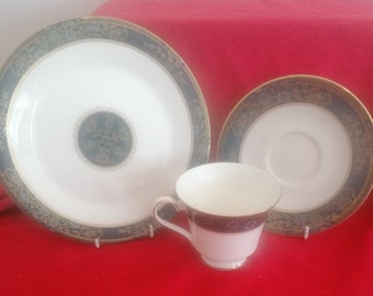 Royal Doulton Carlyle trio. Delivery is free of charge.