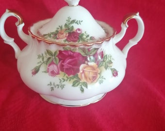 Royal Albert Old Country Roses suikerpot met deksel eerste kwaliteit VS & Canada verzending is gratis.