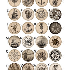 以下が含まれることがあります： 航海をテーマにした画像が描かれた、クリーム色の丸い装飾用ノブ26個のセット。ノブにはAからXまでのアルファベットがラベル付けされています。画像には、錨、船、コンパス、タツノオトシゴ、ヒトデ、タコが含まれています。