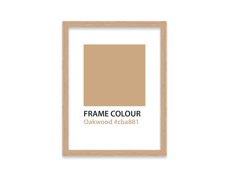 Op de afbeelding: Een houten fotolijst in een lichtbruine kleur. De lijst heeft de tekst "FRAME COLOUR Oakwood #cbaa881" onderaan.