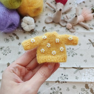 Daisy sweater for maileg mouse Big Sister, Floral yellow cardigan for Little Brother Maileg, Miniature clothes for Maileg Mice on Easter