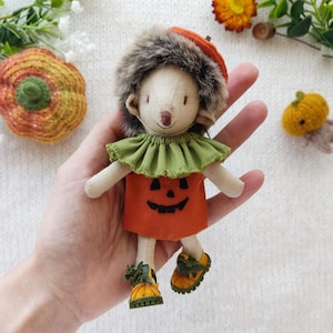 Soft tiny hedgehog toy in Pumpkin outfit by BannAnnaBears / Miniature stuffed toy 4 - 6 inch for dollhouse on Halloween as a mouse friend
