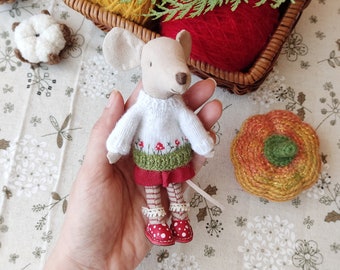 Mushroom clothes set for Maileg mouse: white sweater and red shoes for Big or Little sister mice on Halloween / Maileg maus kleidung