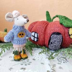 Suéter negro de calabaza para la hermanita maileg mouse, ropa de Halloween para el hermano mayor ratones, atuendo para la pequeña casa de muñecas juguete maus kleidung imagen 9