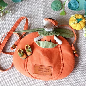 Pumpkin toy bag for miniature mice / Crossbody doll carrying bag with front pocket for kids, Travel sleeping bag for mini animal plushie