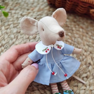 Robe cerise pour grande soeur ou maman Maileg, bébé en peluche / Vêtements pour petite poupée de 4 pouces, Robe pour peluches miniatures, Maus kleidung