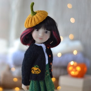 Pumpa Halloween-kofta till Ruby Red Siblies och Fashion Friends-dockan: Kläder till 14-tums leksaker, Svart tröja med söt pumpahatt