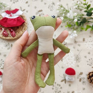 Stuffed frog toys for doll house 1:12 miniatures, Toad friend for mouse family, Artist 4.72 inch toys with magnetic paws for frog lover