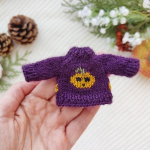 Suéter negro de calabaza para la hermanita maileg mouse, ropa de Halloween para el hermano mayor ratones, atuendo para la pequeña casa de muñecas juguete maus kleidung imagen 6
