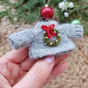 Jingle Bell sweater for Maileg mouse / Gray Christmas sweater with wreath for Big Brother, Little Sister, Clothes for Mom & Dad Maileg Mice